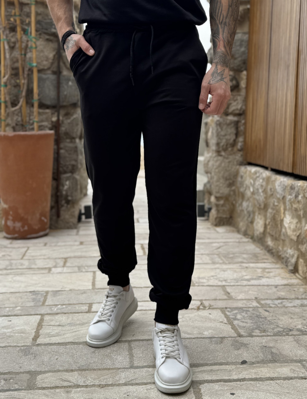 Ανδρική αθλητική φόρμα με τσέπες.