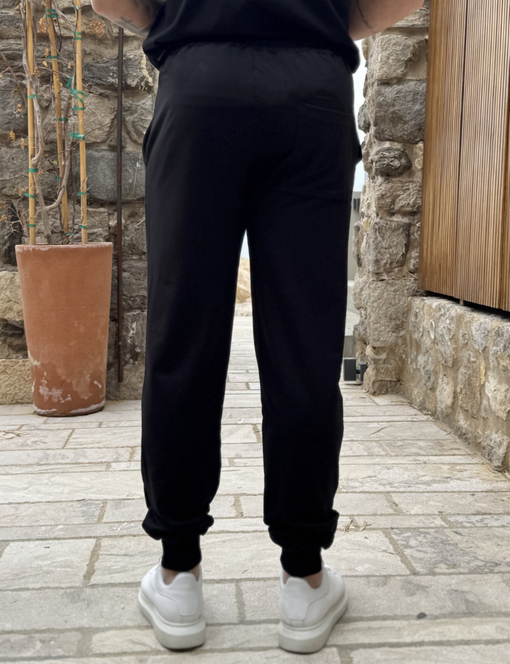 Ανδρική αθλητική φόρμα με τσέπες.