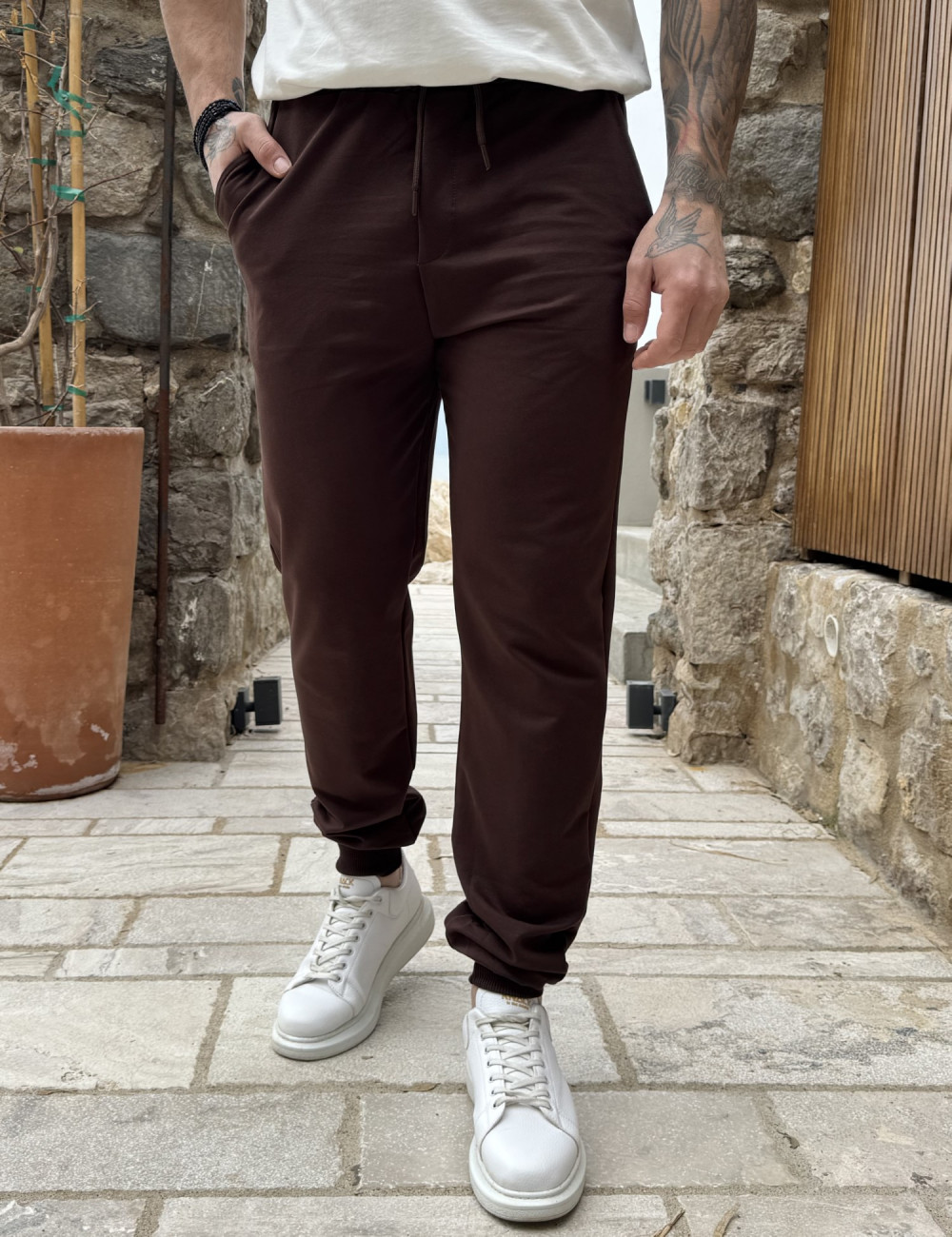 Ανδρική αθλητική φόρμα με τσέπες.