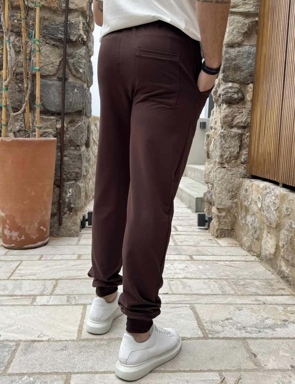 Ανδρική αθλητική φόρμα με τσέπες.