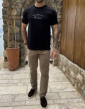 Ανδρική κοντομάνικη μπλούζα με τύπωμα στο στήθος, ελληνικής κατασκευής.