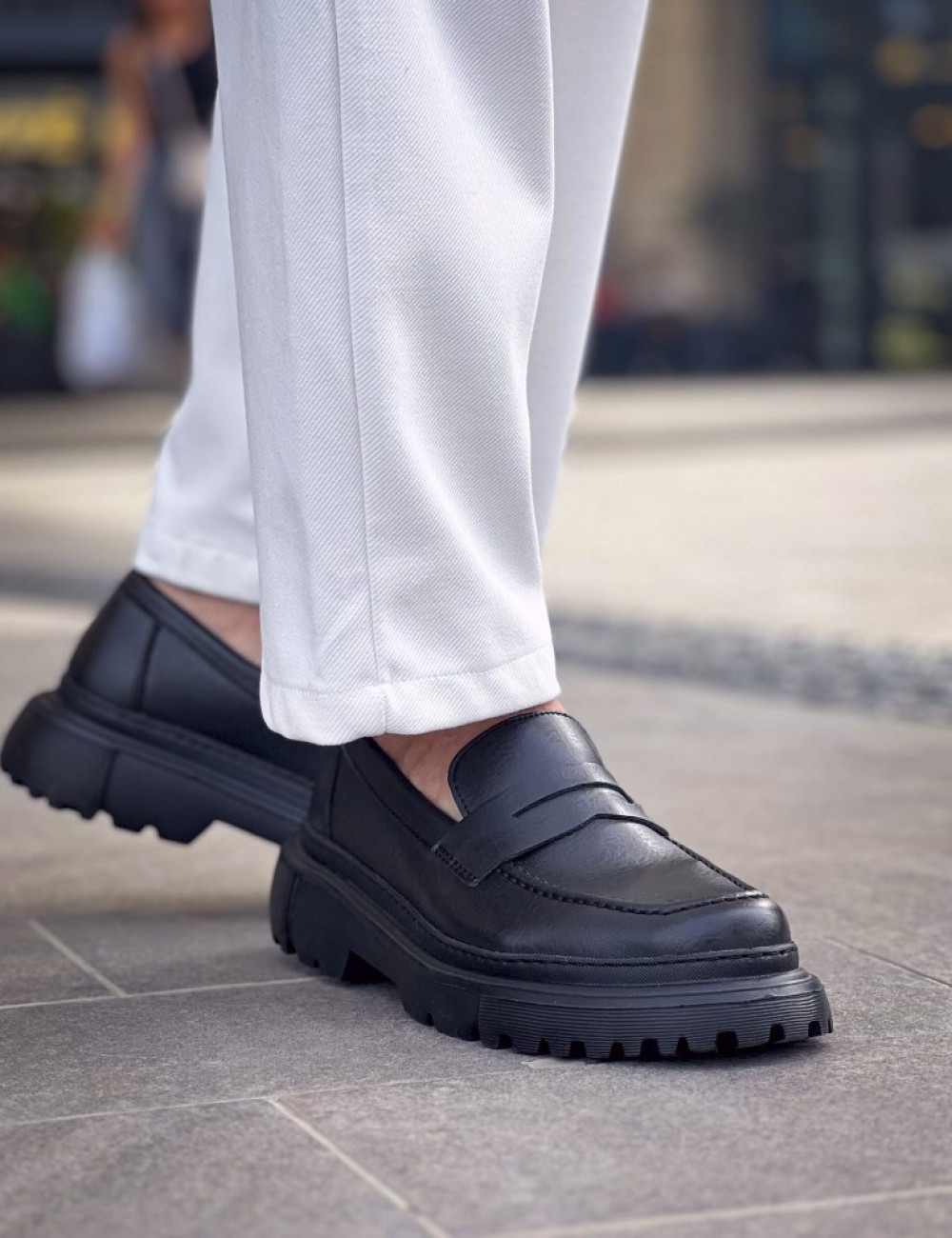 Ανδρικά μονόχρωμα casual παπούτσια loafers κατασκευασμένα από οργανική δερματίνη άριστης ποιότητας.