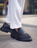 Ανδρικά μονόχρωμα casual παπούτσια loafers κατασκευασμένα από οργανική δερματίνη άριστης ποιότητας.