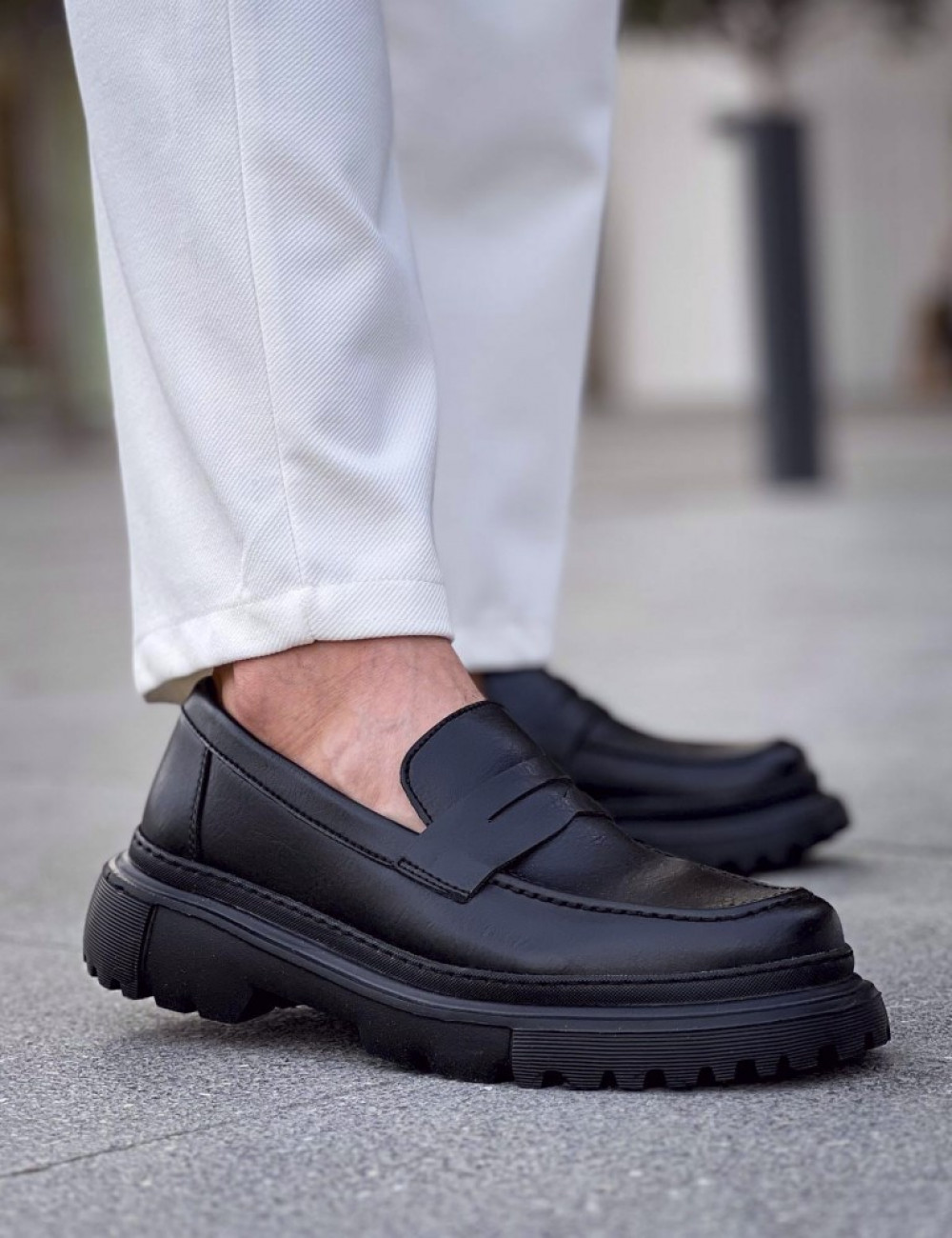 Ανδρικά μονόχρωμα casual παπούτσια loafers κατασκευασμένα από οργανική δερματίνη άριστης ποιότητας.