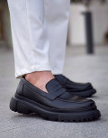 Ανδρικά μονόχρωμα casual παπούτσια loafers κατασκευασμένα από οργανική δερματίνη άριστης ποιότητας.