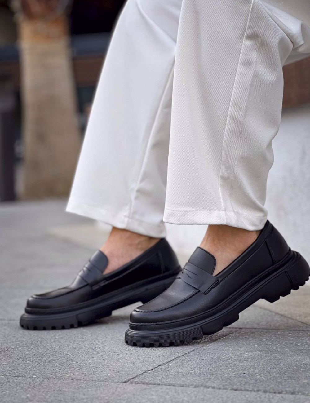 Ανδρικά μονόχρωμα casual παπούτσια loafers κατασκευασμένα από οργανική δερματίνη άριστης ποιότητας.
