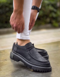 Ανδρικά μονόχρωμα casual παπούτσια loafers κατασκευασμένα από οργανική δερματίνη άριστης ποιότητας.