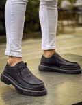 Ανδρικά μονόχρωμα casual παπούτσια loafers κατασκευασμένα από οργανική δερματίνη άριστης ποιότητας.