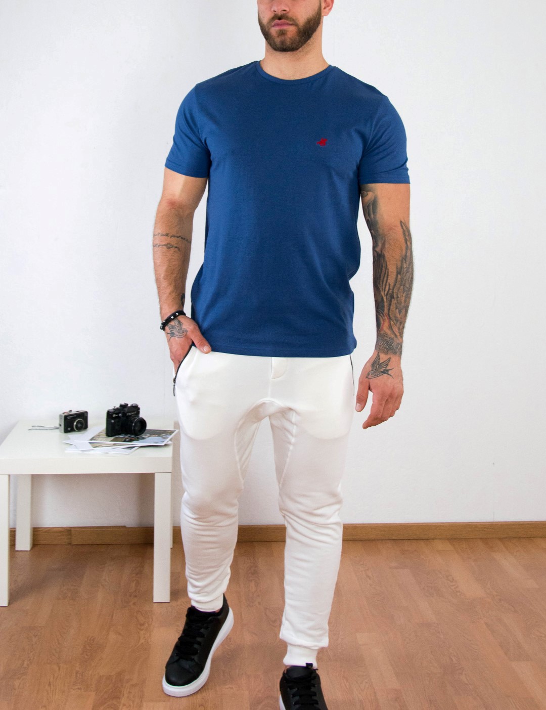 US Grand PoloΑνδρική κοντομάνικη μπλούζα. Διαθέτει στρογγυλή λαιμόκοψη και διακριτικό κέντημα στο στήθος με το λογότυπο.Κανονική εφαρμογή με λίγη ελαστικότηταΣύνθεση: 100% βαμβάκιΤο μοντέλο έχει ύψος 1.85 και βάρος 90 κιλά. Φοράει XL