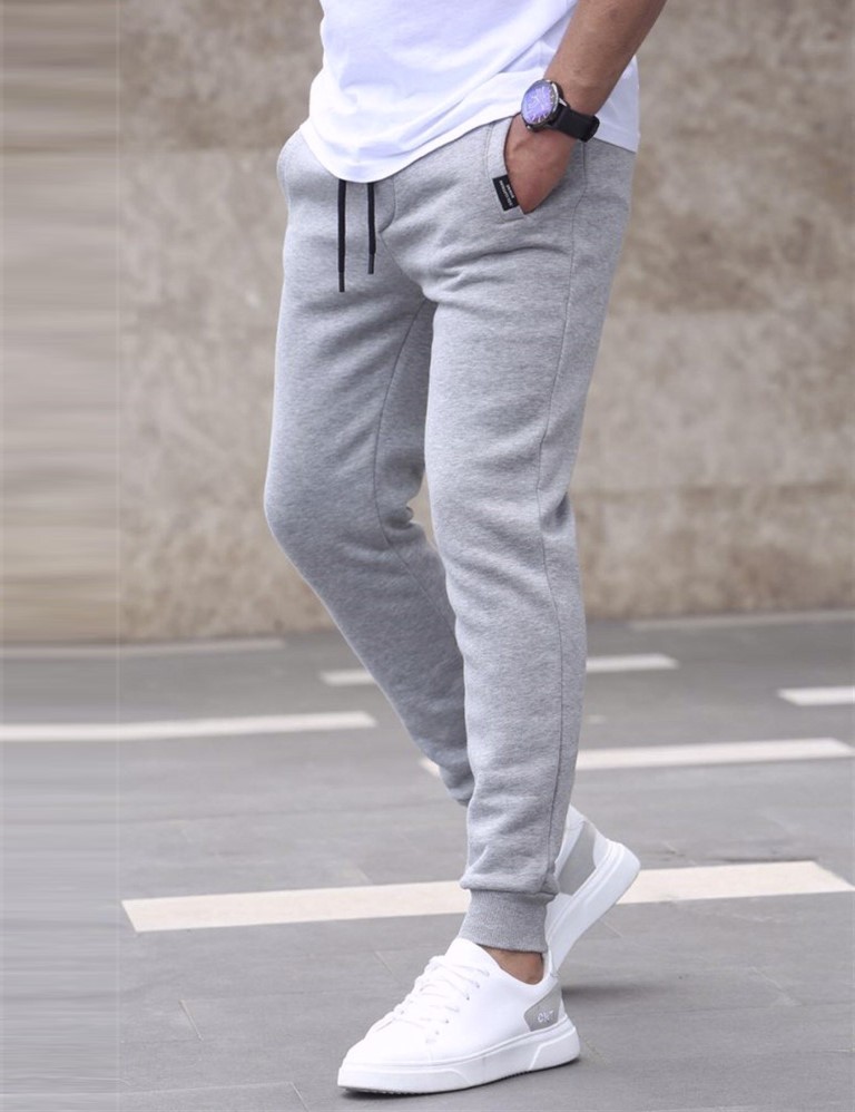 Αντρική φόρμα ελληνικής κατασκευής, διαθέτει λάστιχο στα τελειώματα της και κορδόνι που δένει στην μέση.Σύνθεση:65%COTTON 35%POLΕφαρμογή: Κανονική