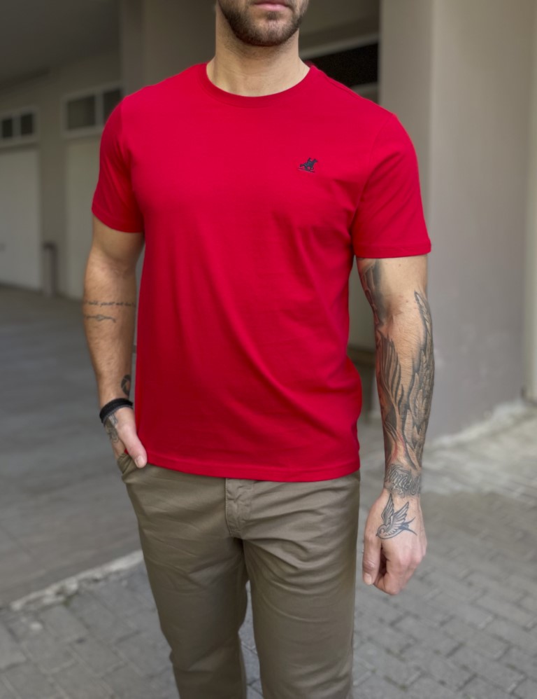 US Grand PoloΑνδρικήκοντομάνικημπλούζα. Διαθέτει στρογγυλή λαιμόκοψη και διακριτικό κέντημα στο στήθος με το λογότυπο.Κανονική εφαρμογή με λίγη ελαστικότηταΣύνθεση: 100% βαμβάκιΤο μοντέλο έχει ύψος 1.85 και 95 κιλά. Φοράει μέγεθος XXLΤο δεύτερο μοντέλο έχει ύψος 1.80 και 75 κιλά. Φοράει μέγεθος L