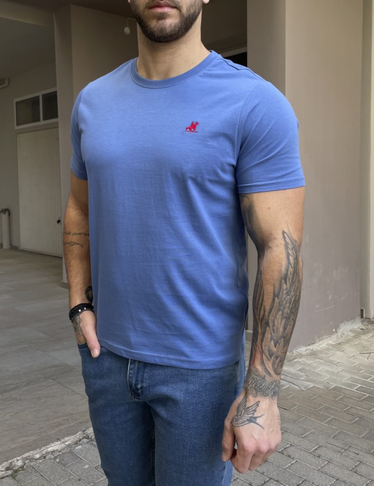 US Grand PoloΑνδρικήκοντομάνικημπλούζα. Διαθέτει στρογγυλή λαιμόκοψη και διακριτικό κέντημα στο στήθος με το λογότυπο.Κανονική εφαρμογή με λίγη ελαστικότηταΣύνθεση: 100% βαμβάκιΤο μοντέλο έχει ύψος 1.85 και 95 κιλά. Φοράει μέγεθος XLΤο δεύτερο μοντέλο έχει ύψος 1.85 και 75 κιλά. Φοράει μέγεθος M