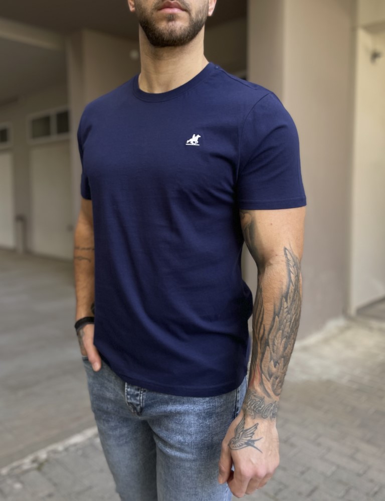 US Grand PoloΑνδρικήκοντομάνικημπλούζα. Διαθέτει στρογγυλή λαιμόκοψη και διακριτικό κέντημα στο στήθος με το λογότυπο.Κανονική εφαρμογή με λίγη ελαστικότηταΣύνθεση: 100% βαμβάκιΤο μοντέλο έχει ύψος 1.85 και 95 κιλά. Φοράει μέγεθος XLΤο δεύτερο μοντέλο έχει ύψος 1.85 και 75 κιλά. Φοράει μέγεθος M