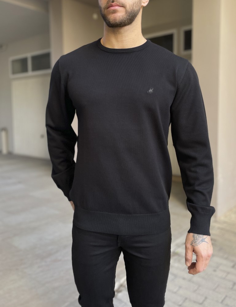 Ανδρικήμπλούζα μελεπτή πλέξηκαιστρογγυλήλαιμόκοψη. Διαθέτει λάστιχο στα τελειώματαΚανονική εφαρμογήΣύθεση: 80% visc, 20% nyl,Το πρώτο μοντέλο έχει ύψος 1.85 και 95 κιλά. Φοράει μέγεθος XXL.Το δεύτερο μοντέλο έχει ύψος 1.78 και 70 κιλά. Φοράει μέγεθος Μ.