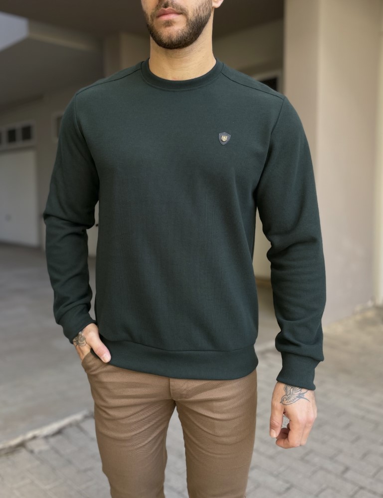 Ανδρική μακρυμάνικη μπλούζαελληνικής κατασκευής. Διαθέτει λάστιχο στα μανίκια. Το υφασμά της είναι ριπ, πολύ μαλακό βαμβακερό.Κανονική προς άνετη εφαρμογήΣύνθεση: 65% cot 35% el.Προϊόν Ελληνικής κατασκευήςΤο μοντέλο έχει ύψος 1.85 και 95 κιλά. Φοράει μέγεθος L