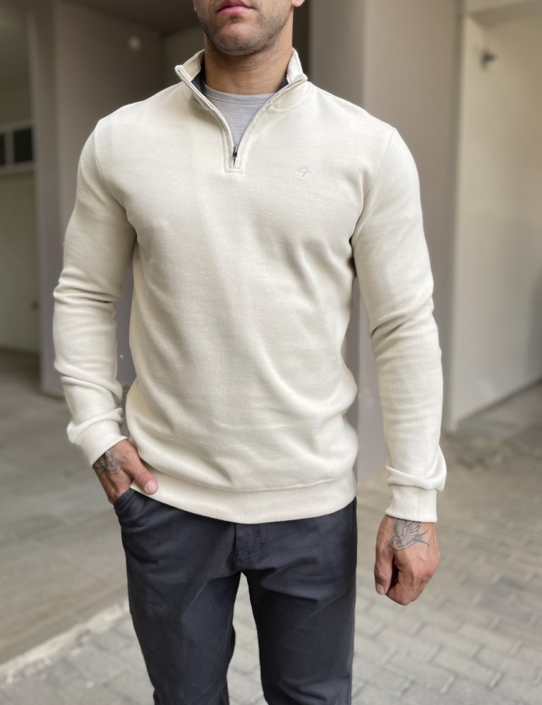 Ανδρικό πλεκτό πουλόβερ. Διαθέτει λάστιχο στα μανίκια και στο τελείωμα καιγιακάμε φερμουάρ.Κανονική εφαρμογή με ελαστικότητα στο ύφασμά του.Σύνθεση: 100% cottonΤο μοντέλο έχει ύψος 1.85 και 95 κιλά. Φοράει μέγεθος XXL